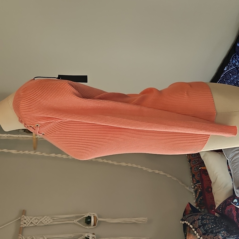 Montgomery Post - Crew Neck Raglan Fitted Ribbed Top - Picture 8 of 12
